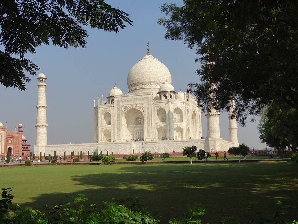 TAJMAHAL VIEW FROM SIDE